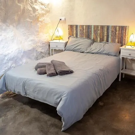 Fortress Jacuzzi Bed & Breakfast Xàtiva