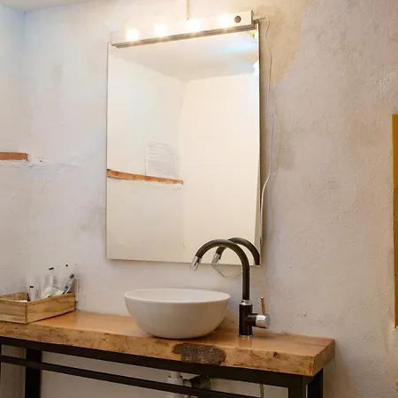 Fortress Jacuzzi Bed & Breakfast Xativa