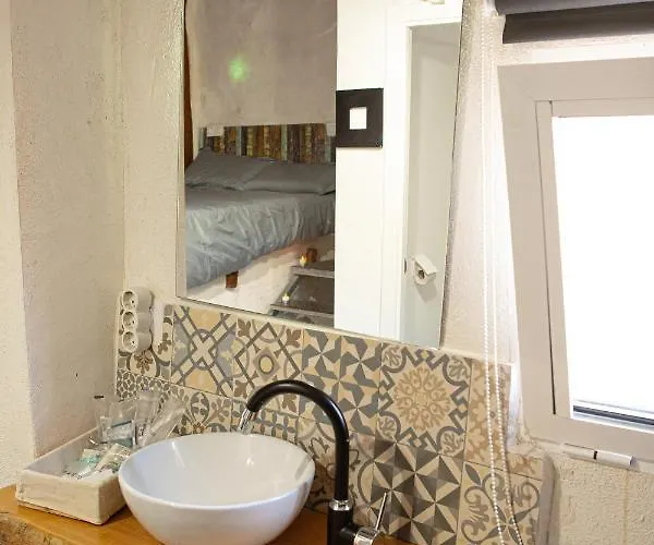 Fortress Jacuzzi Bed & Breakfast 3*