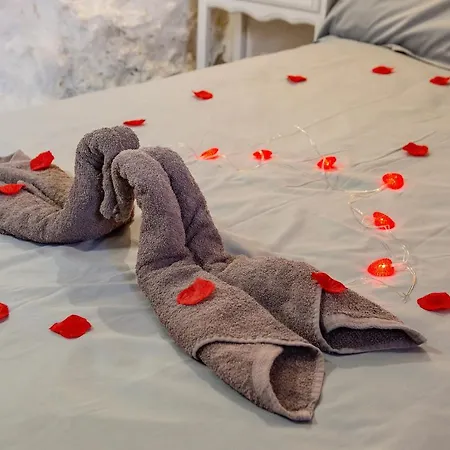 Fortress Jacuzzi Bed & Breakfast *